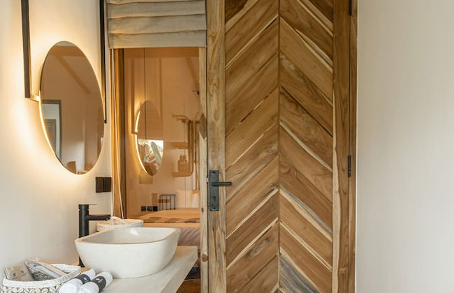 Udara by EVDEkimi - Spacious 4BR Pool villa with Lush garden at Artistic Center of Ubud - Foto 51