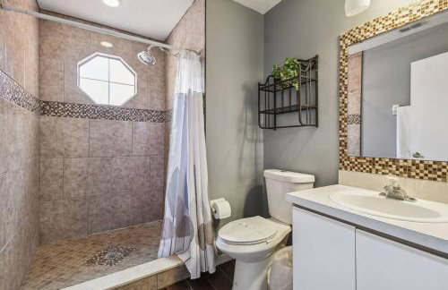 FABULOUS New Decor, Near Dis, Fireplace, Star Wars Children's BR, Next To Pool, LOW rates! - Foto 17