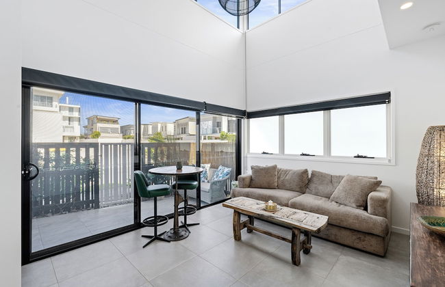 1 Bedroom Modern Townhouse in Casuarina - Photo 10