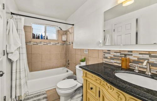 MtnCity Views 4BR Firepit FamilyRetreat NearUNR - Foto 33