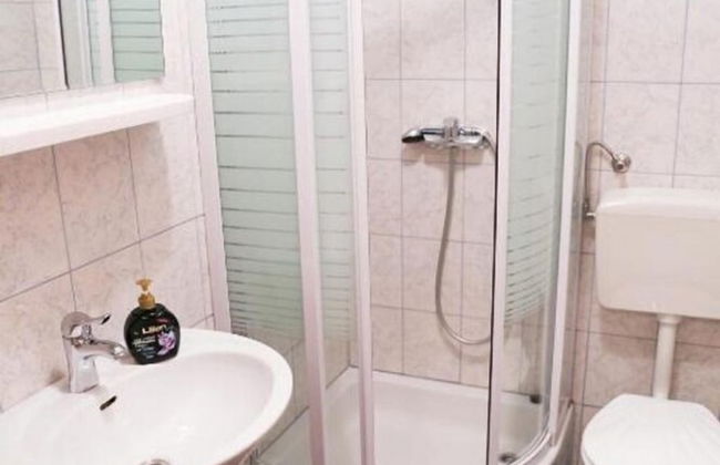 Boro - Free Parking and Grill - A1 - Photo 8