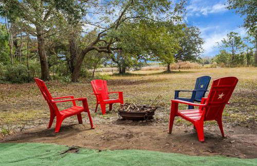 Awendaw Retreat 2 BR Cottage BBQ & Fire Pit - Foto 33