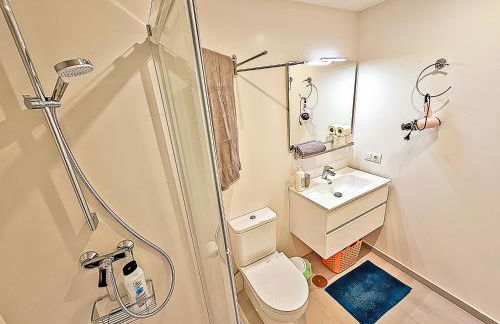 Oceanfront Duplex with a Rooftop Pool and Terrace - Foto 18