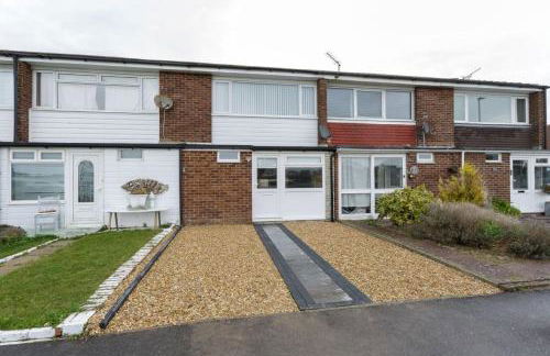 Castle View - 2 Bed Stylish Coastal Port Solent Retreat with Views! Parking, Sleeps 6 - LONG TERM STAY WINTER SPECIAL OFFER- By Blue Puffin Stays - Photo 39