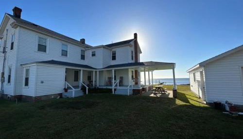 Comfortable Down East Waterfront Farmhouse - Photo 3