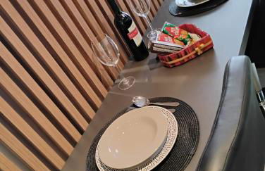 Studio 124 luxuoso, novo, bem equipado com ar condicionado e cozinha completa - Centro Mogi - Foto 50