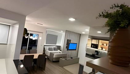 Charmoso e tecnológico! Piscina panorâmica! - Foto 1