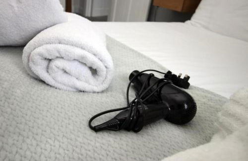 2 Bed Flat - Sleeps 6 - Parking - Wifi - Foto 7