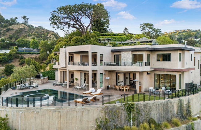 Zorada - Private Hollywood Hills Luxury With Endless Amenities and City Views - Photo 63