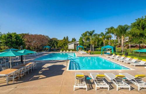 Shabby Chic Oceanside King & 2 Queen bed Pool GYM - Photo 15