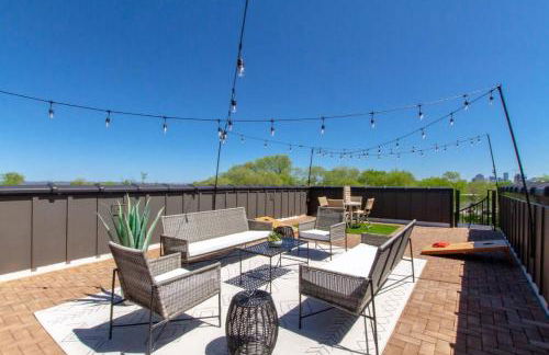 The Ultimate Double Rooftop Deck with Skyline Views - Foto 41
