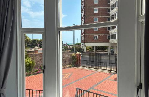 A-N-G Apartments - Parking EV 22kW by the Beach, Canoe Lake & South Parade Pier - Foto 3