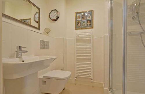 Stunning Apartment, balconies, private beach, coast path - Foto 9