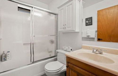 Tahoe Peaks & Shores Getaway - Foto 19