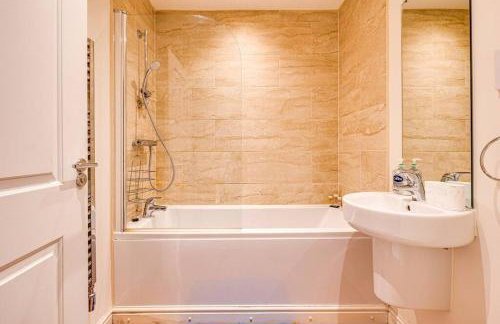 Cosy 2 Bedroom Home in Wigan - Foto 12