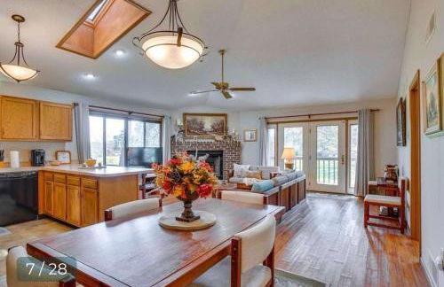 Golf Course Views w Fireplace & Resort Amenities - Foto 23