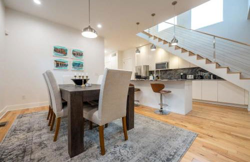 Modern Fountain Square Mansion with Hot Tub & Rooftop Patio- Family Friendly - Foto 13