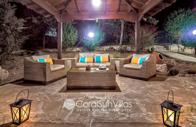 Large Pool & Garden, Billiard, Peaceful Area, Near to the Sea, Coral Bay Paphos - Foto 74