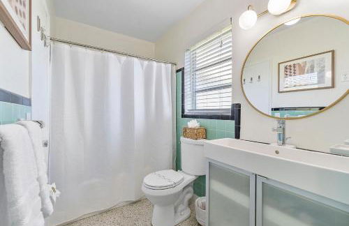 Charming Coral Ridge 2BR 2BA Near Beach plus Pool - Foto 14