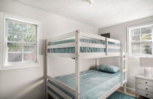 Modern Cabin w Hot Tub & Indoor Pool Gym Access! - Foto 29