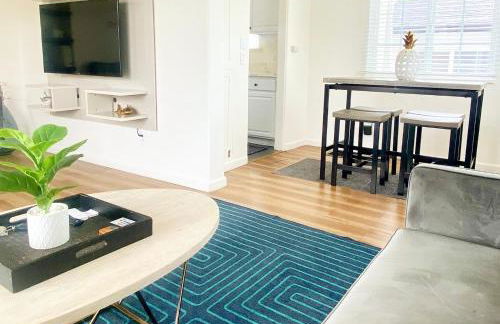 Crown Point Home w/ Cowboy Pool 2 Blocks to Bay - Foto 10