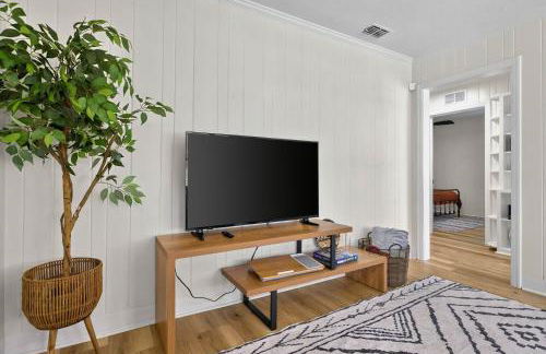 It's A Vibe- less than 10mins Capital,Hospitals,FAMU,&FSU - Foto 29