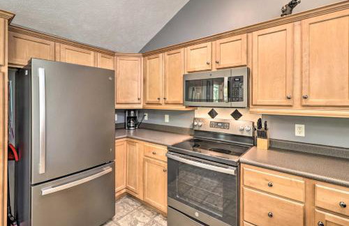 Mountain Home Cottage with Deck on White River! - Foto 4