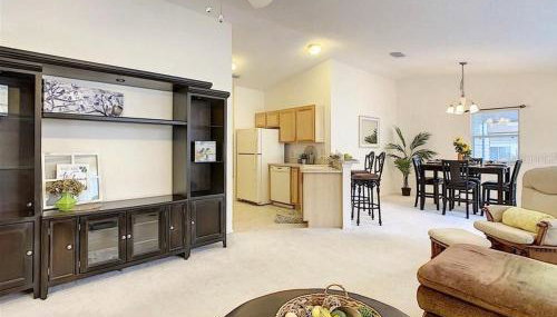 Cozy home, Right Next Door to Lake Sumter Square! - Foto 2