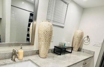 Trendy Midtown Apartment - Foto 19