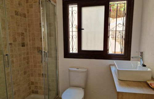 Habitación amplia y tranquila con baño privado en piso compartido - Photo 47
