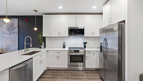 Modern Condo for 6 with Rooftop & Gym Near DT - Foto 2