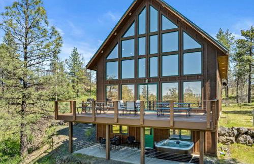 Spacious Rustic Cabin Rental with a Hot Tub in Cheney, Washington - Foto 8