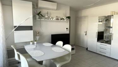 Appartement de standing, parking privé, climatisé, proche du centre-ville et la gare centre - Foto 2