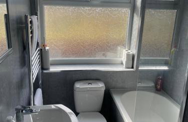 Modern and Homely Appartment! - Available as individual rooms or the Entire Property! - Foto 15