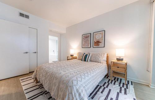 Stylish 2BDR & 2BTH - 15 mins walk to the beach! - Foto 18