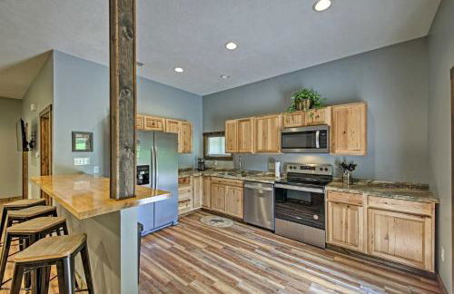 Camp Monroe in Bloomington with Deck and Views! - Foto 7