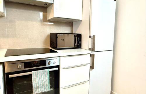 Walnut Flats-F5, Stylish 1-Bedroom - Parking, Netflix, WIFI - Close to Oxford, Bicester & Blenheim Palace - Photo 9