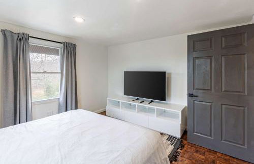 Modern 5BR Home with Mtn Views BBQ & Pool Table - Foto 26