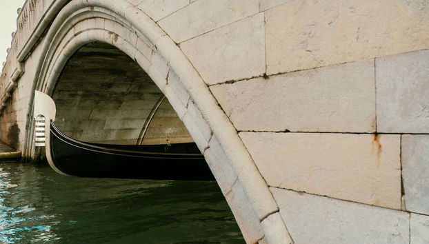 Venice Canals Gondola Ride Under the Bridge of Sighs - Foto 4