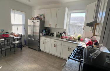 Newly renovated furnished home - Photo 5