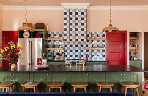 Hot Tub, 5BR2BTH in Guthrie, OK- Near EdmondOKC - Photo 10