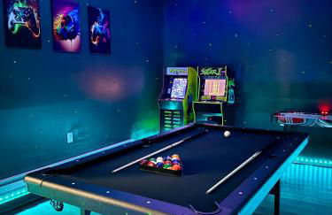 AMAZING Home with PRIVATE POOL, GAME ROOM & FIRE PIT! - Foto 5