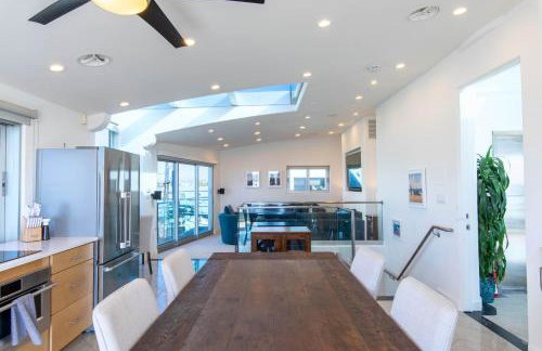 Ocean view, two-level condo with stunning view, decks, fast WiFi & fireplace - Foto 6