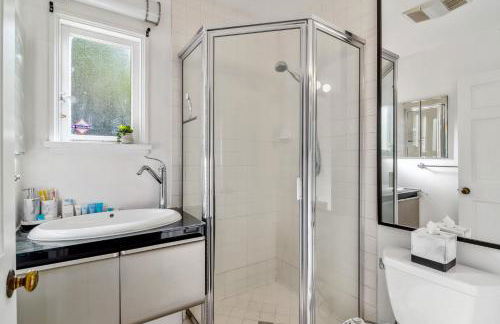 Quiet Home with Spectacular Scenic Mountain Views near Universal Studios Hollywood - Photo 19