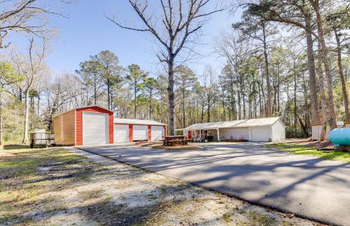 Secluded Newport Getaway with Fire Pit and Grill! - Foto 28