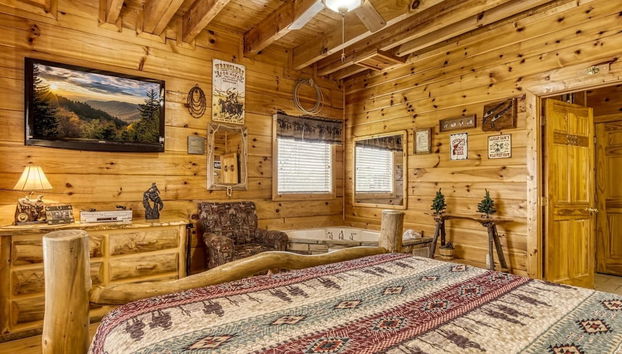 Ern854 - Wagon Wheel Lodge - Great Location! Close To All The Action! 9 Bedroom Cabin by RedAwning - Foto 5, Habitación