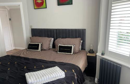 4 BRD House, with Double Parking - Photo 12