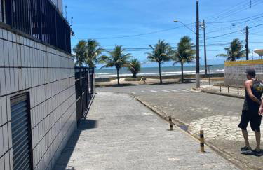 Casa pé na areia 50 metros do mar próximo a Plataforma de Pesca e Feirinha de Artesanato ótimo lugar para relaxar com a família - Foto 10