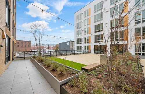 Comfy 1BD1BA Riverside Apt W QueenBdLaundryTV - Foto 32