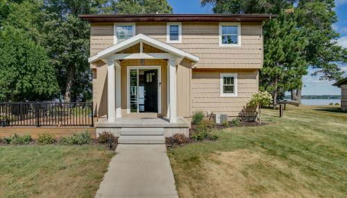 Lakefront Chippewa Falls Haven with Private Deck! - Foto 1